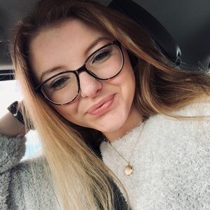 Meet your Posher, Emilee